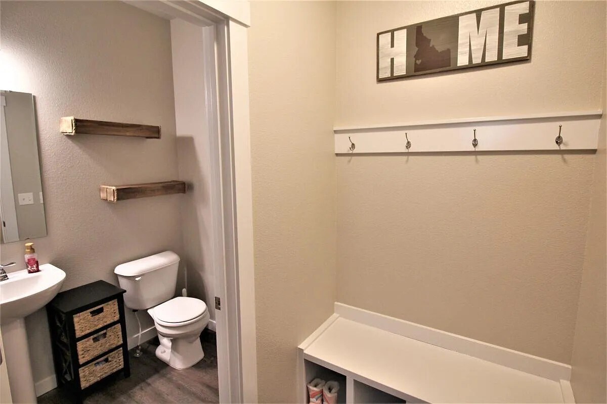 Building Photo - 119 S Baraya Way