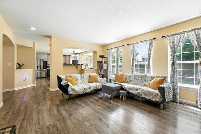 Building Photo - 3 car garage! Across from huge park! Great...