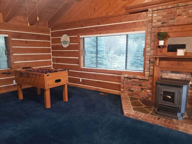 Building Photo - Log Home with close public lake access - A...
