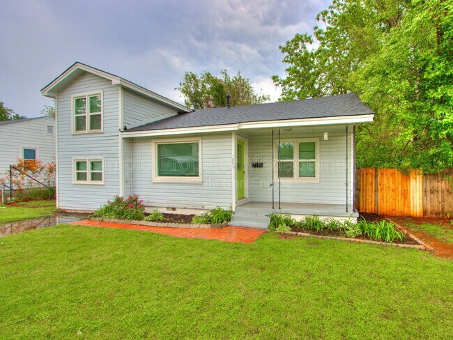 Building Photo - 1800 Hampton Rd