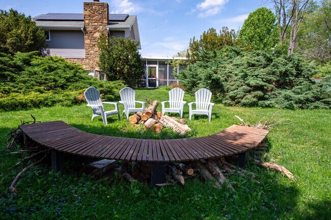 Building Photo - Short Term Rental Family Home