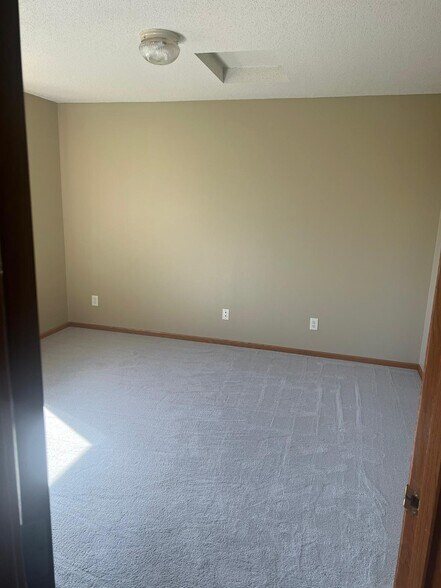Building Photo - 30 Zeller Ct