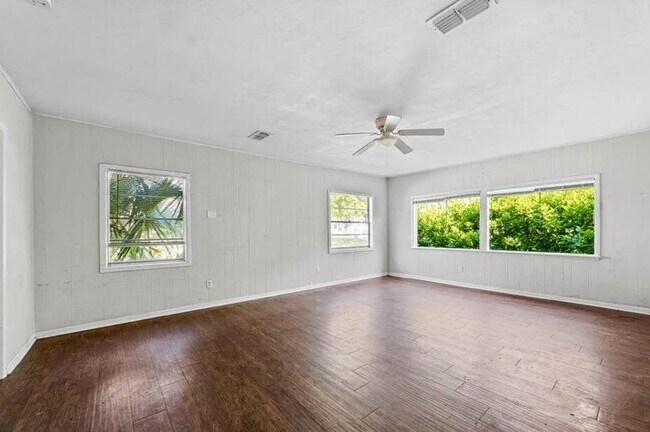 Building Photo - 3 bedroom in Jacksonville FL 32208