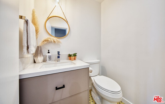 Building Photo - 6623 Esplanade