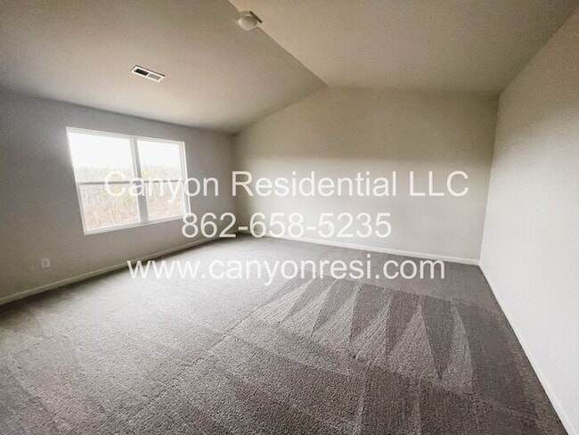 Building Photo - 706 Quail Ln