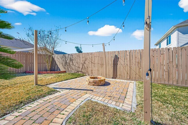 Building Photo - 16535 Oat Mill Dr