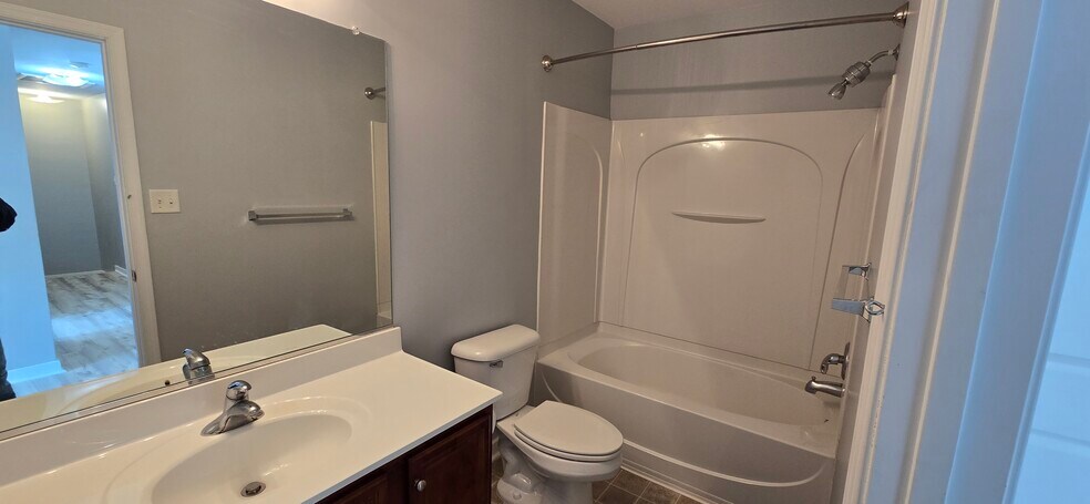 Building Photo - 848 Parkland Pl