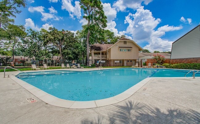 Building Photo - 402 Bendwood Dr