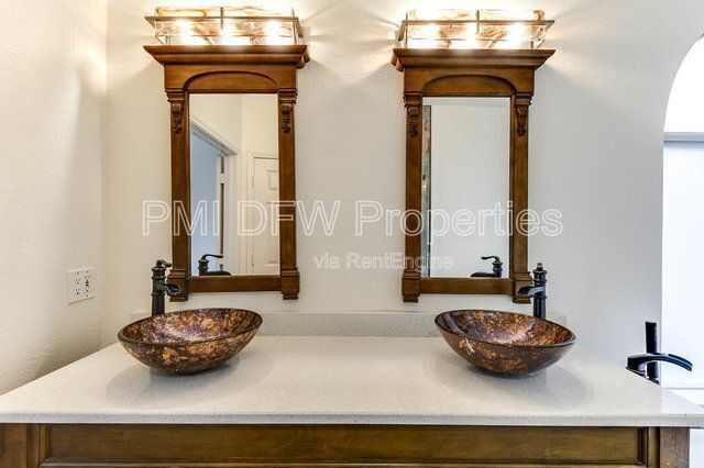 Building Photo - 6721 Hayling Way