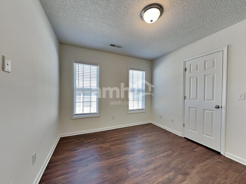 Building Photo - 112 Charlotte Ct