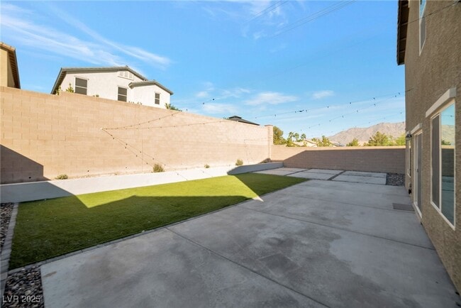 Building Photo - 7957 Rachelis St