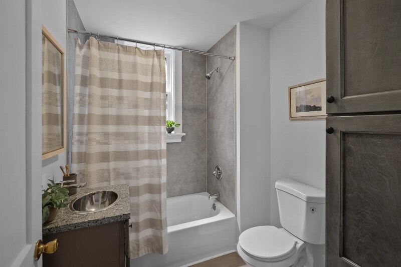 Building Photo - 1315 Hampton Ave