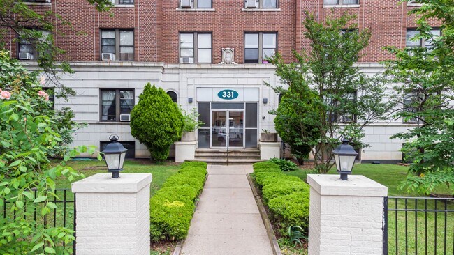 Building Photo - 331 Elmora Avenue