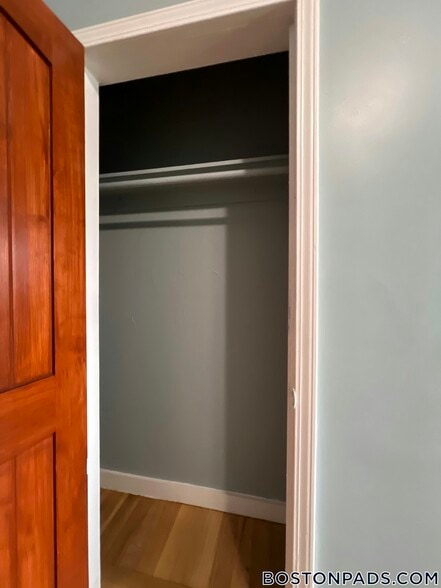 Building Photo - 816 River St