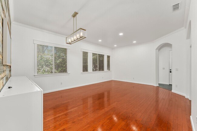 Building Photo - 10000 Shana Way
