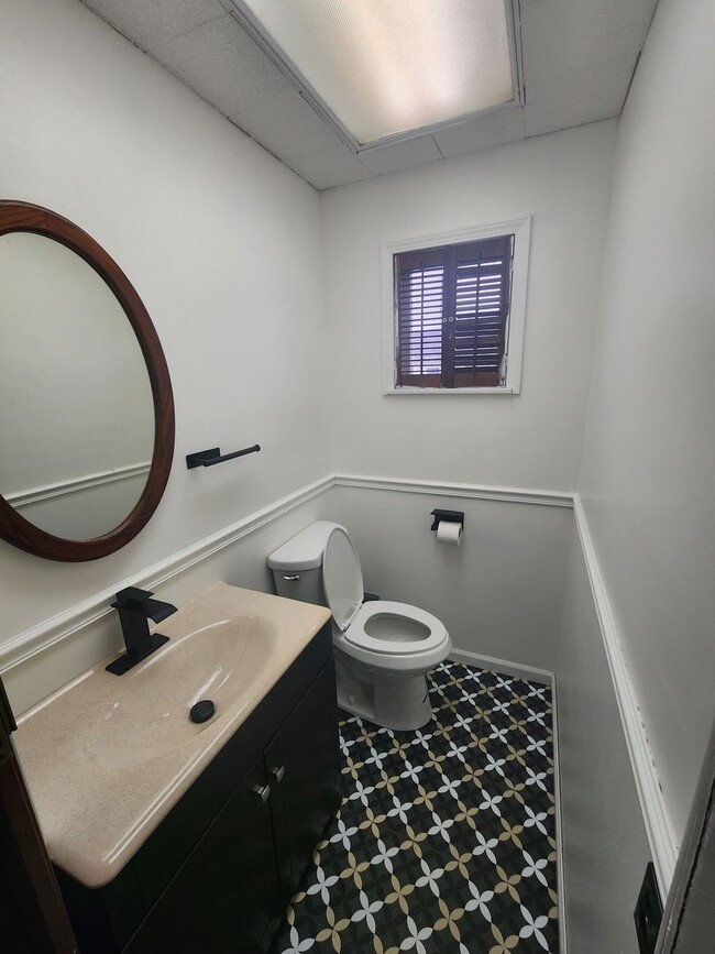 Building Photo - 1316-1318 North Street