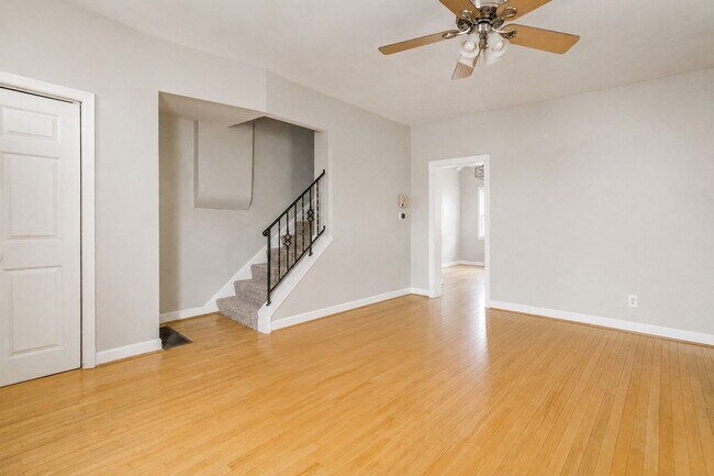 Building Photo - 506 S Lazelle St