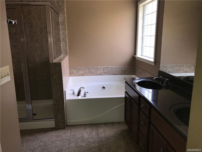 Building Photo - 3912 Claiborne Cir