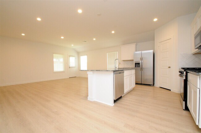 Building Photo - 1410 Island Grove Dr