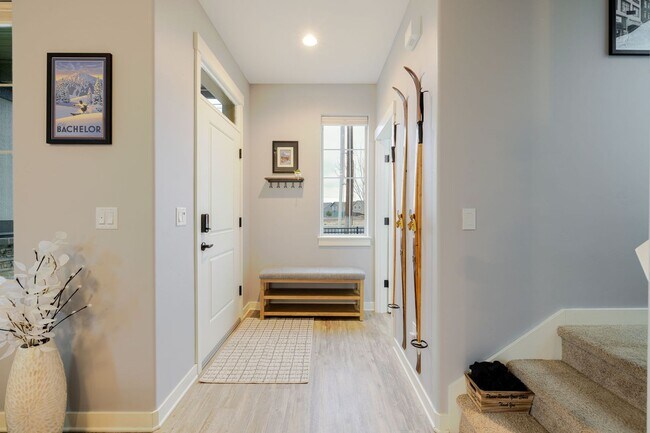 Building Photo - Charming Redmond Craftsman Retreat – Stylish 3-Bed, 3-Bath Home with Community Amenities