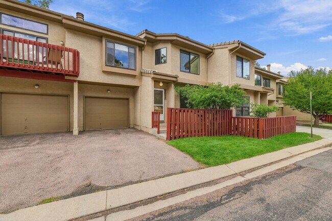 Building Photo - 2027 Bristlecone Dr