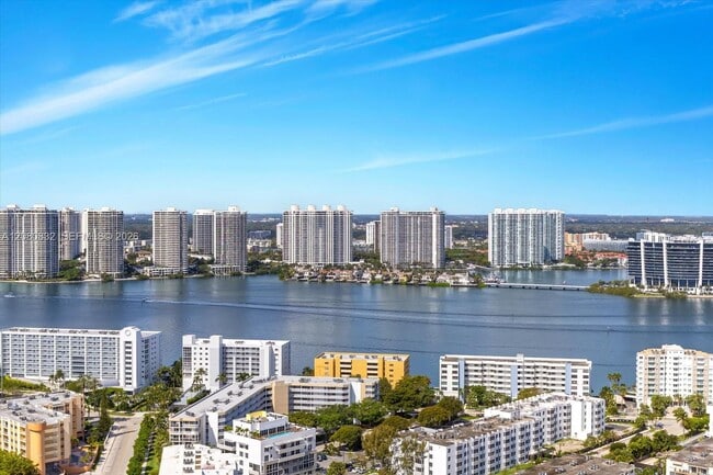 Building Photo - 17901 Collins Ave