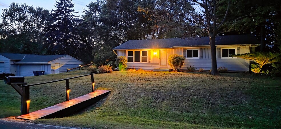 Primary Photo - 485 Hillcrest Rd