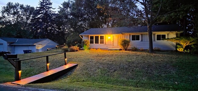 Building Photo - 485 Hillcrest Rd