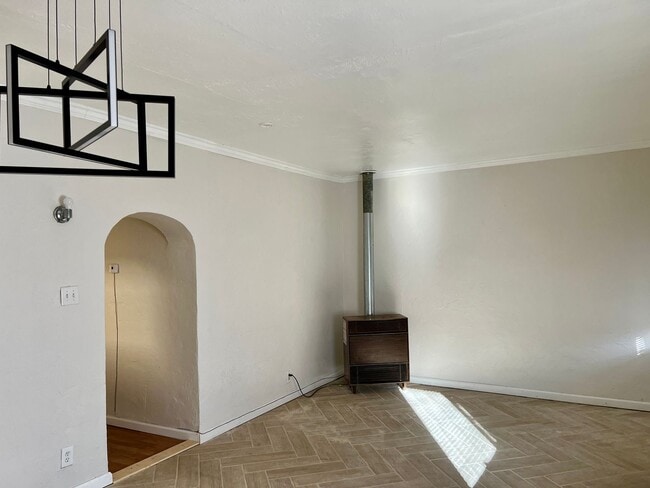 Building Photo - 2 Bedroom Home For Rent!