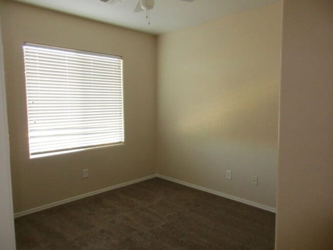 Building Photo - Sky Pointe Dr