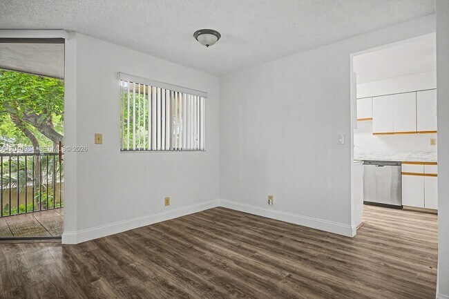 Building Photo - 15575 N Miami Lakeway
