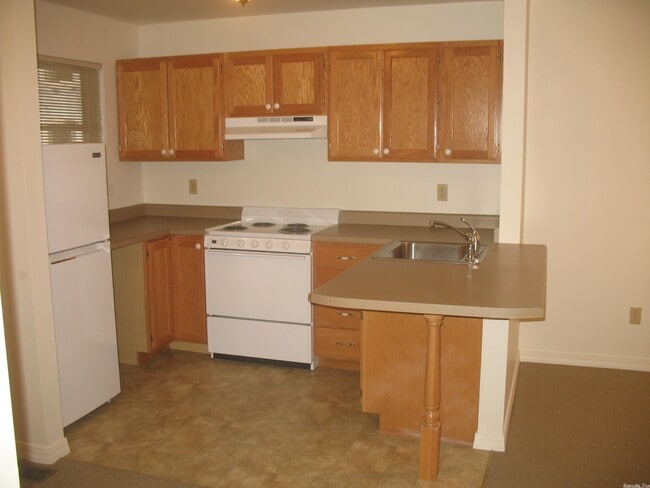 Building Photo - 405 Chickasha Dr