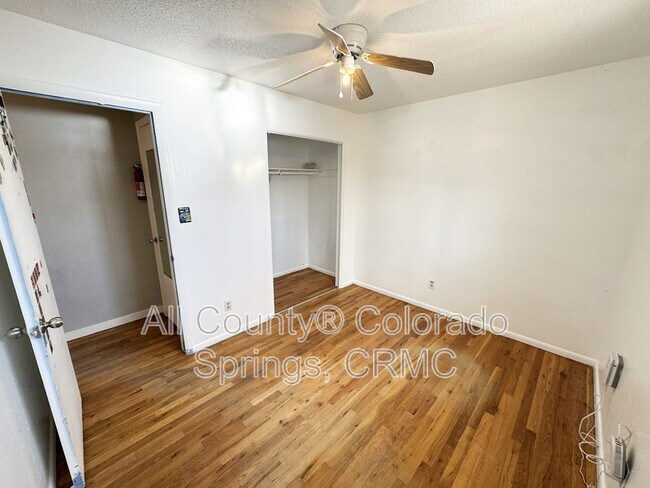 Building Photo - 2510 Ivanhoe Dr