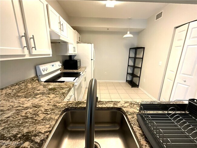 Building Photo - 6490 Aragon Way