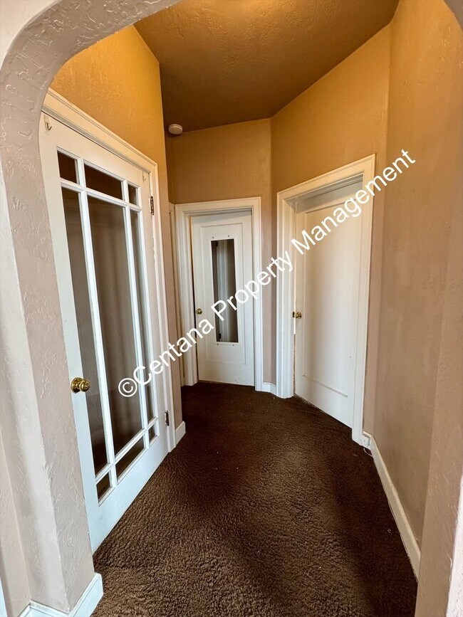 Building Photo - 909-911 Antimony