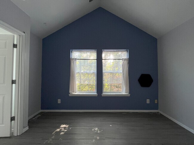 Building Photo - Charming 3-Bedroom Home with Open Layout, ...