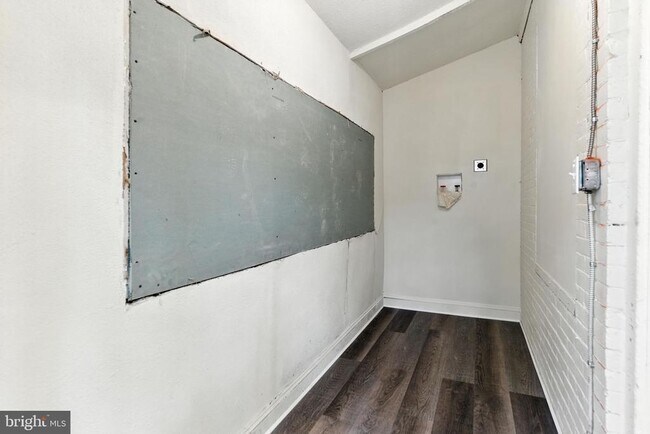 Building Photo - 22 N 53rd St