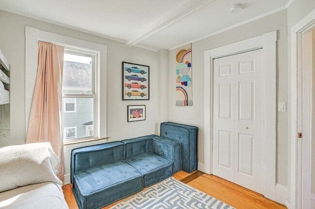 Building Photo - 44 Cottage St