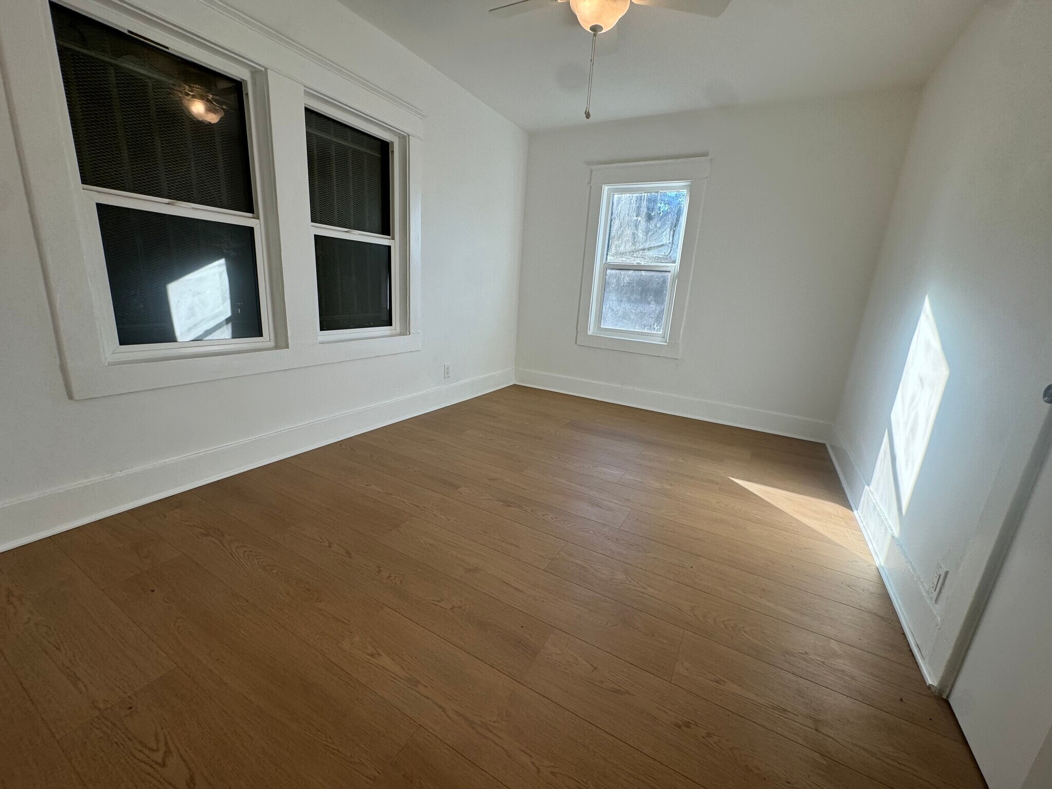 Building Photo - 5319 S Hoover St