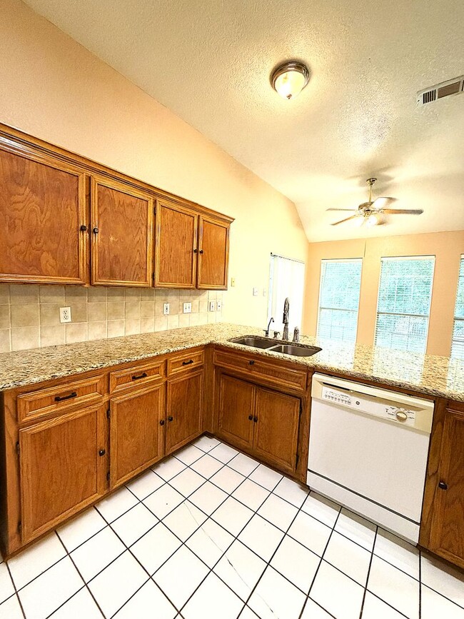 Building Photo - 405 Gina Dr