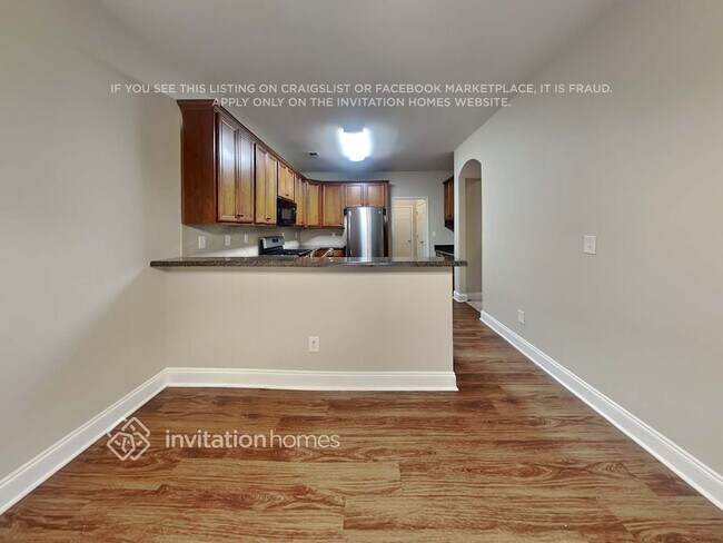 Building Photo - 490 Roland Manor Dr