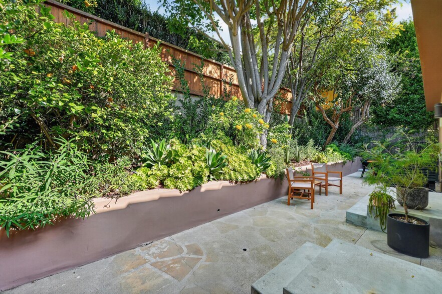 Building Photo - 1515 Rendall Pl