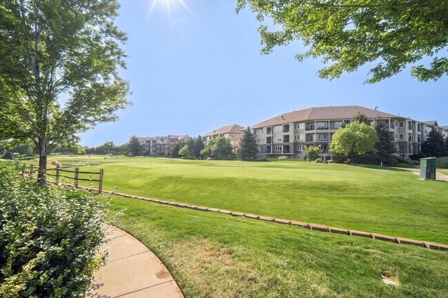 Building Photo - Fantastic Littleton condo  2 bedrooms and ...