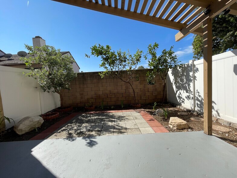 Patio - 918 S Mountain Ave