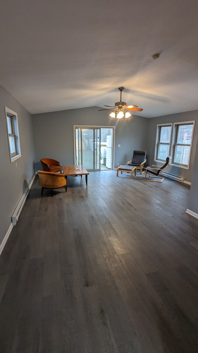 Building Photo - 616 White Oak Dr