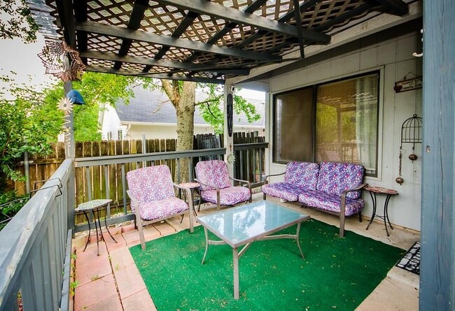 Building Photo - 2112 Waterway Bend