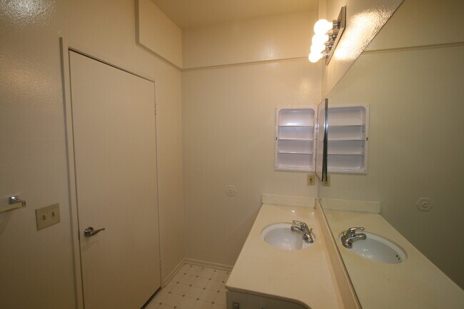 Building Photo - 3637 Clarington Ave