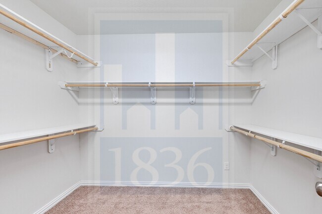 Building Photo - 1405 Middlefield Ct