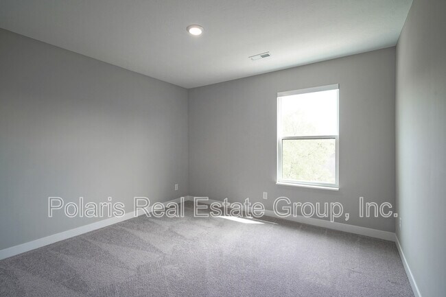 Building Photo - 673 Golborne St