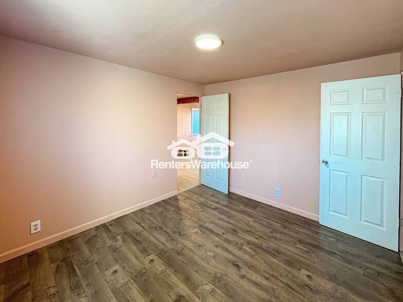 Building Photo - 420 Zenobia St